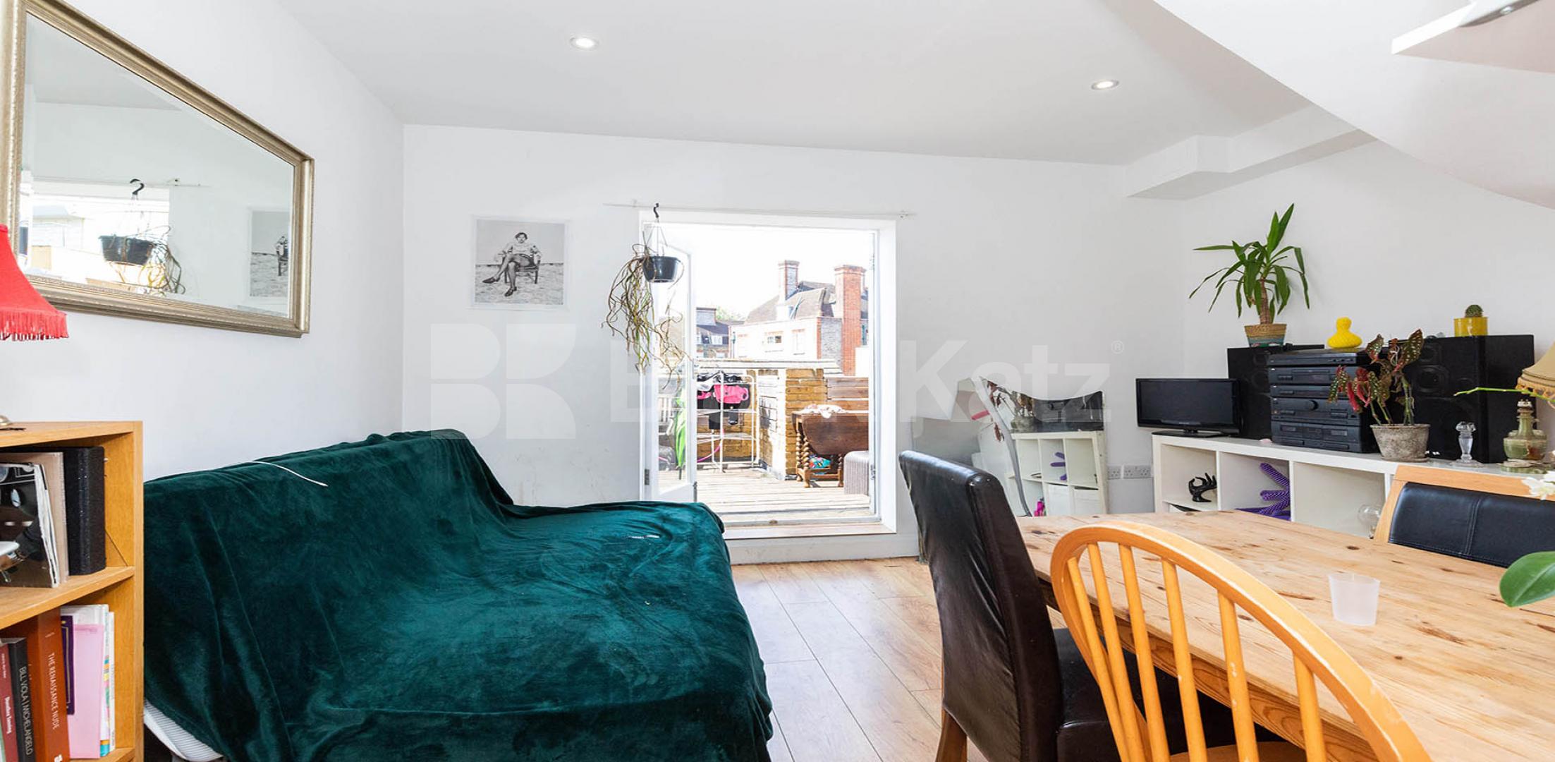 Split level 3 bed flat in Camden located within walking distance to UCL Camden High Street, Camden